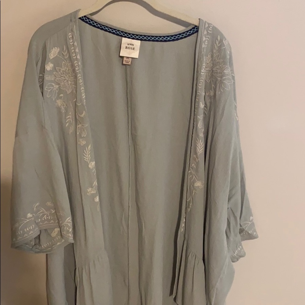Mint green kimono with embroidered flowers